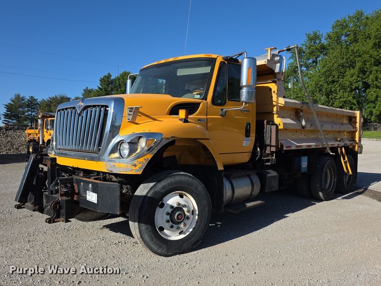 2012 International 7500 Dump Truck - photo 1