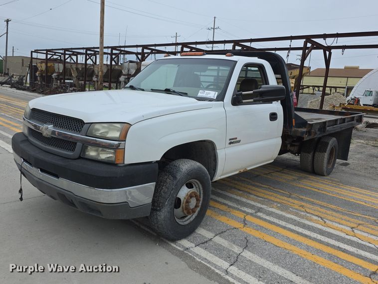 2004 Chevrolet Silverado 3500  Flatbed Pickup Truck - photo 1