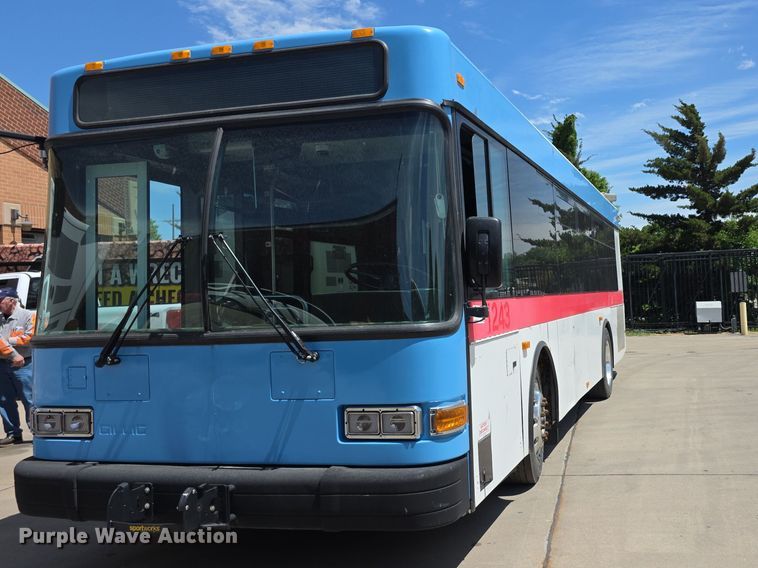 2012 Gillig G27E102N2 Shuttle Bus - photo 1