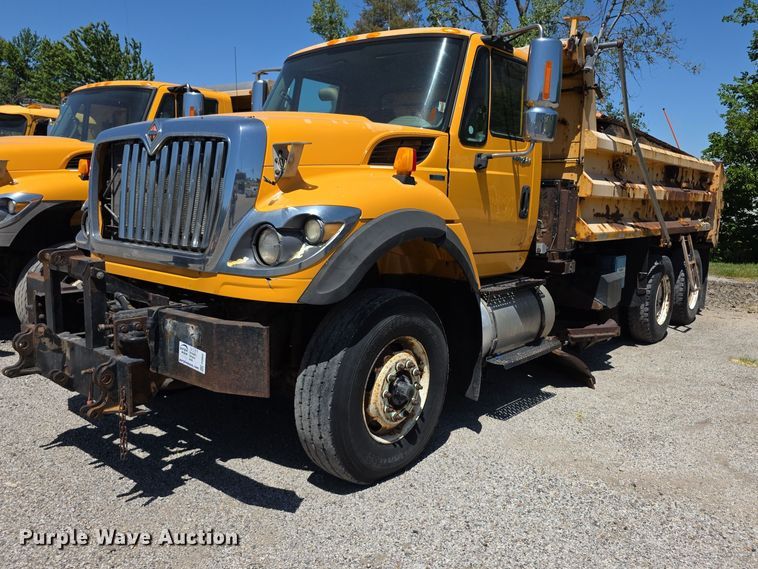 2011 International 7600 Dump Truck - photo 1