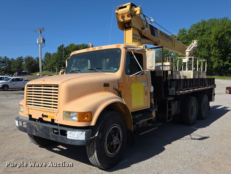 1995 International 4900 Crane Truck - photo 1