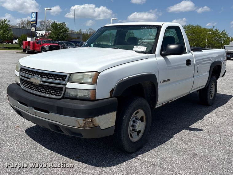 2005 Chevrolet Silverado 2500HD Pickup Truck - photo 1