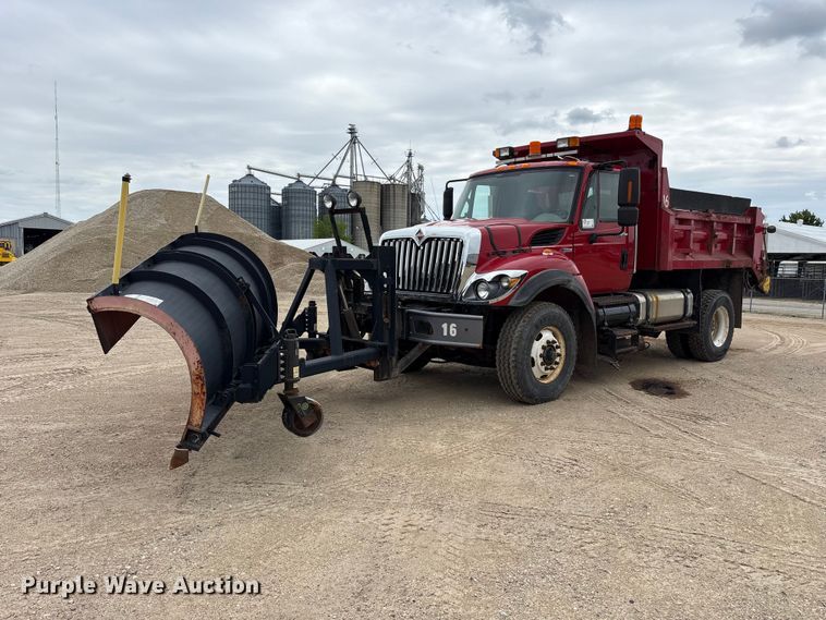 2008 International 7400  Dump Truck - photo 1