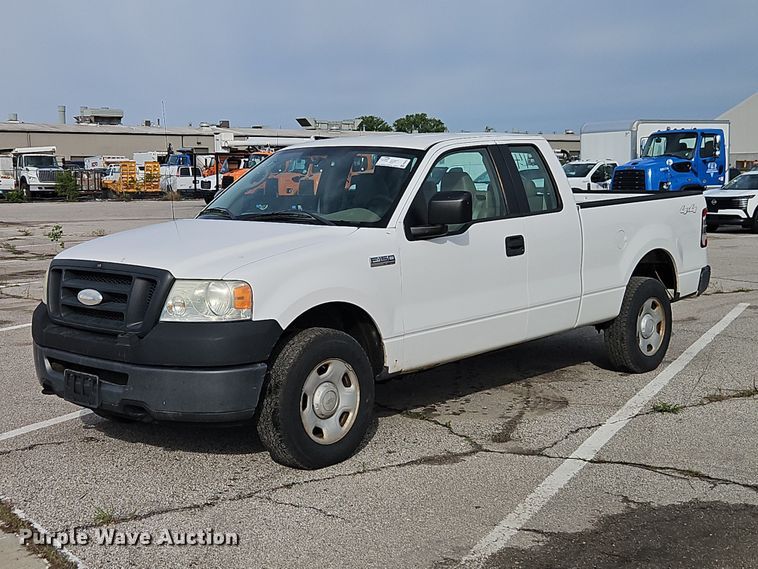 2006 Ford F150 XL Ext. Cab Pickup Truck - photo 1
