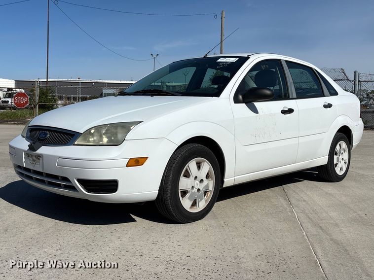2007 Ford Focus ZX4 - photo 1