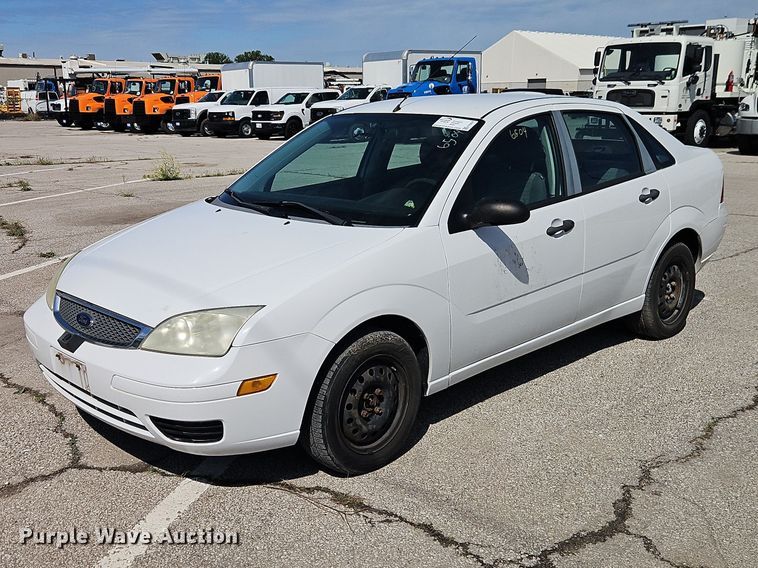 2007 Ford Focus ZX4 - photo 1