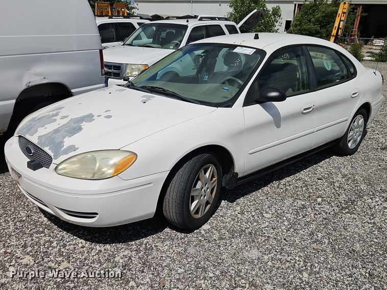 2007 Ford Taurus - photo 1