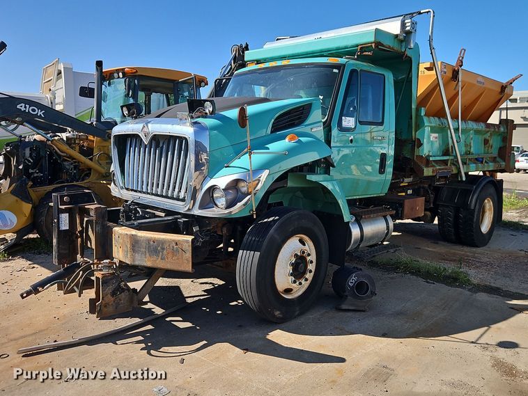 2009 International 7400 Dump Truck - photo 1