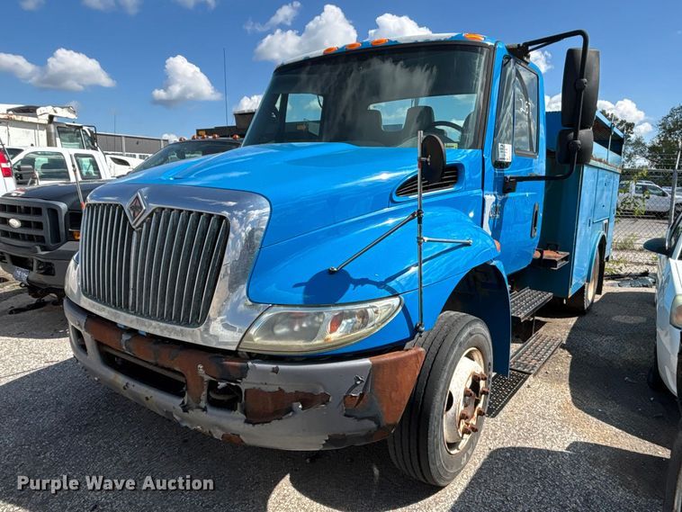 2003 International 4200 Utility / Service Truck - photo 1