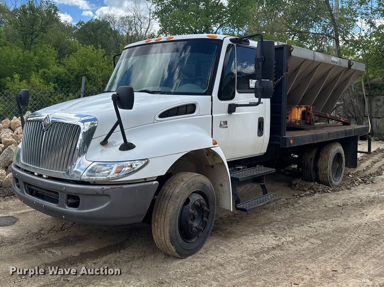 2004 International 4200 Flatbed Truck - photo 1