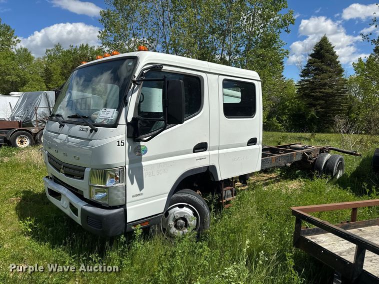 2017 Mitsubishi Fuso FEC72W Crew Cab Truck Cab And Chassis - photo 1