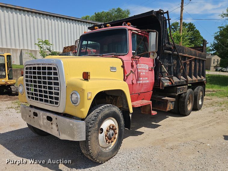 1974 Ford L9000 Dump Truck - photo 1