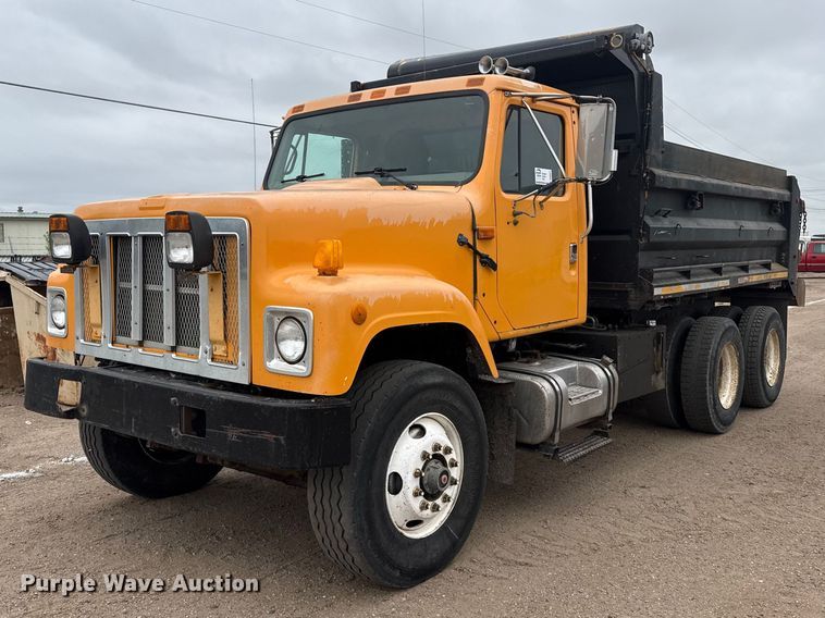 2002 International 2554 Dump Truck - photo 1