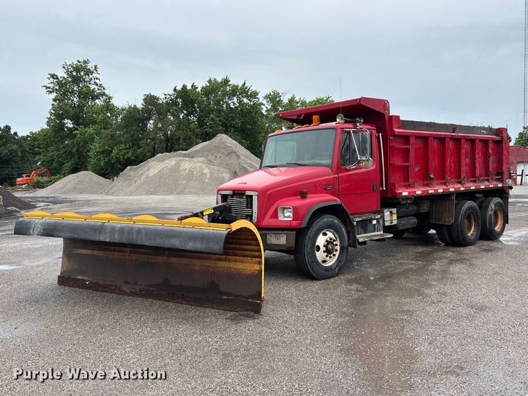 2001 Freightliner FL80 Dump Truck - photo 1