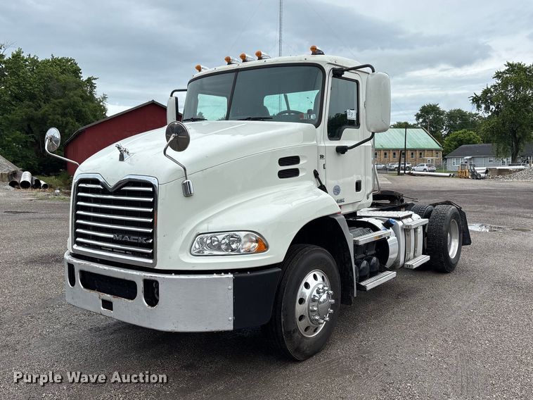 2017 Mack CXU612 Semi Truck - photo 1