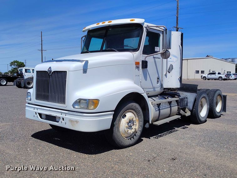 2002 International 9200i Semi Truck - photo 1