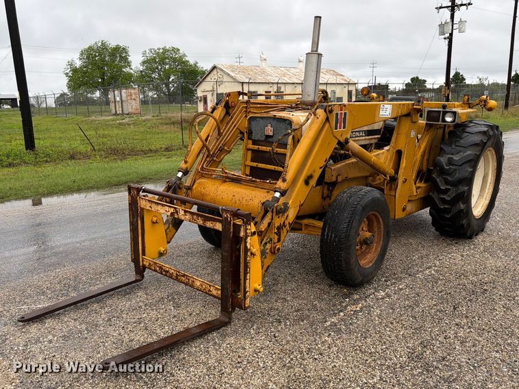 1975 International 2514D-B Industrial Tractor - photo 1