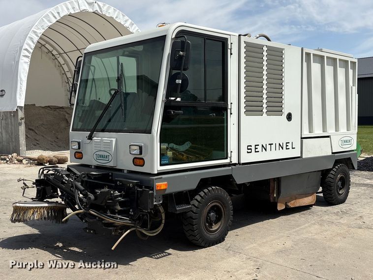2007 Tennant Sentinel Street Sweeper Truck - photo 1
