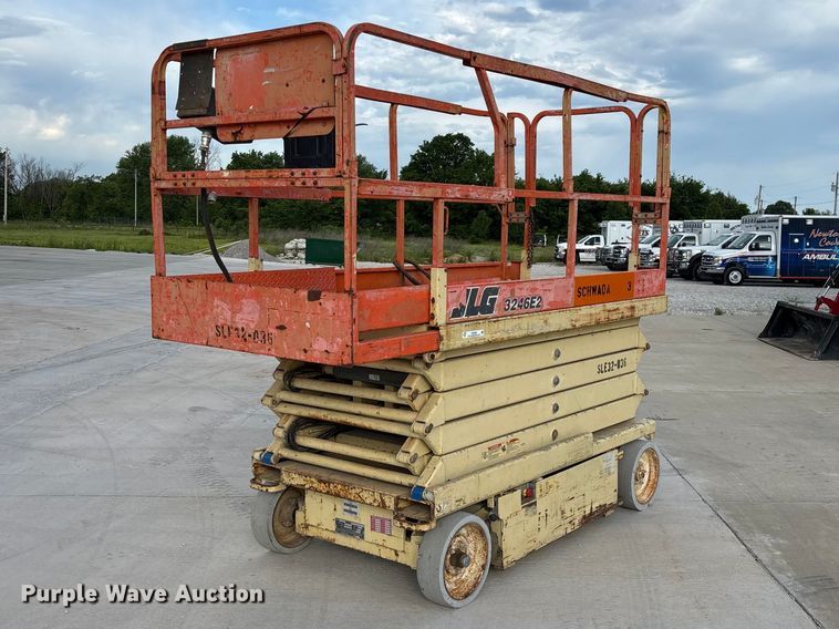 2000 JLG 3246E2 Scissor Lift - photo 1