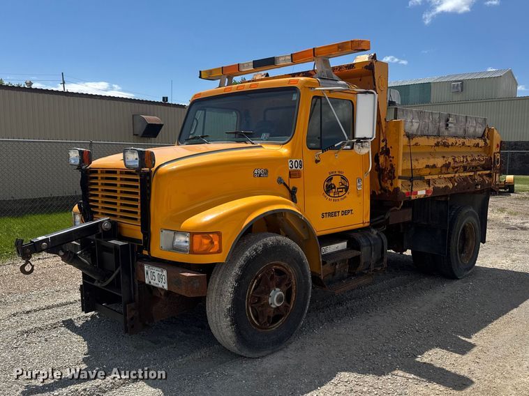 1996 International 4900 Dump Truck - photo 1