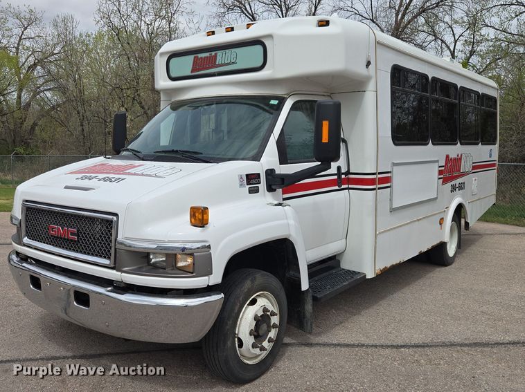 2008 GMC Glaval C4500 Shuttle Bus - photo 1