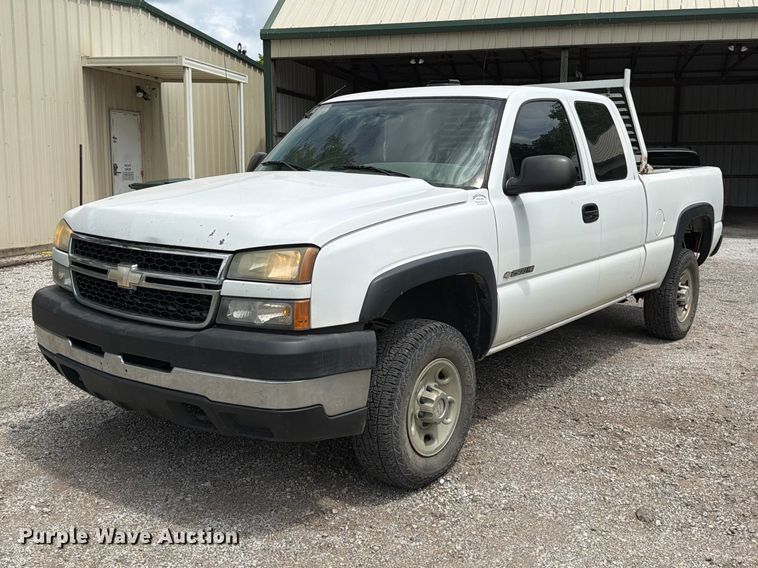 2006 Chevrolet Silverado 2500HD Ext. Cab Pickup Truck - photo 1