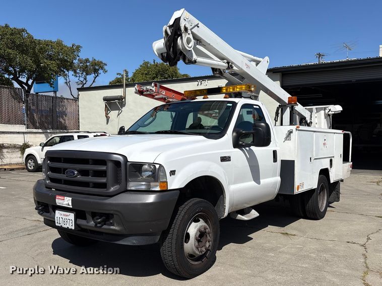 2004 Ford F450 Super Duty Bucket Truck - photo 1