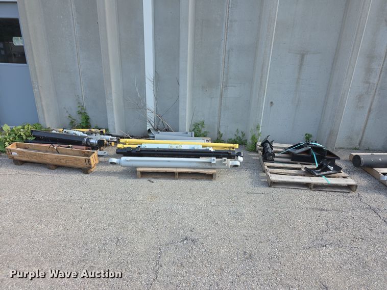 Truck Part And Attach. - photo 1