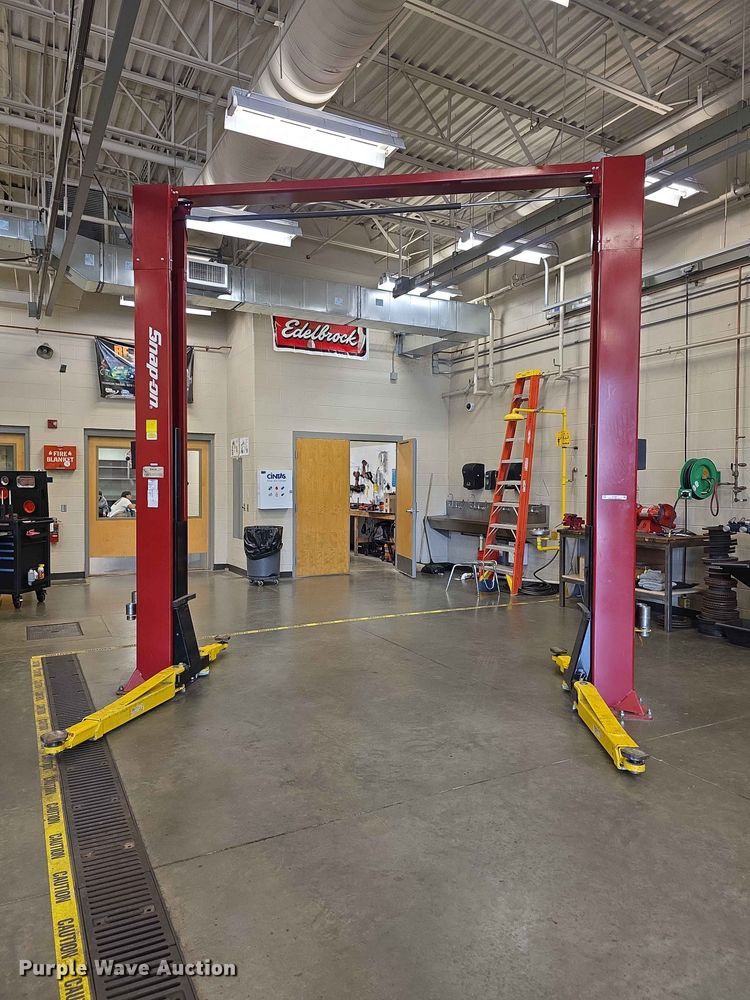 Snap-On Versymmetric CL10V3 Two Post Automotive Lift - photo 1