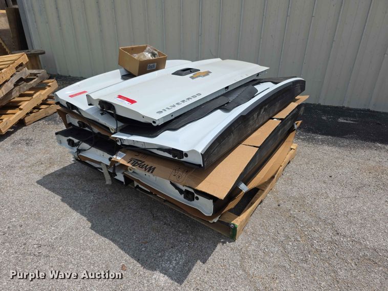 (9) Chevrolet Pickup Truck Tailgates - photo 1