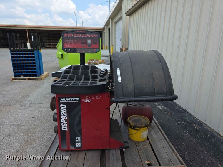 2014 Hunter DSP9200 Tire Balancer - photo 1