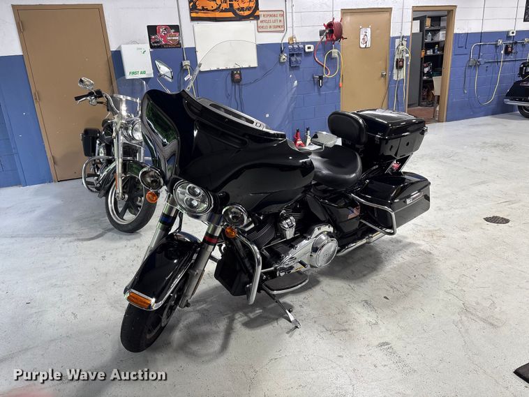 2019 Harley-Davidson Police Electra Glide Motorcycle - photo 1