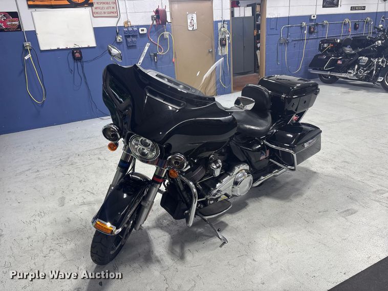 2017 Harley-Davidson Police Electra Glide Motorcycle - photo 1