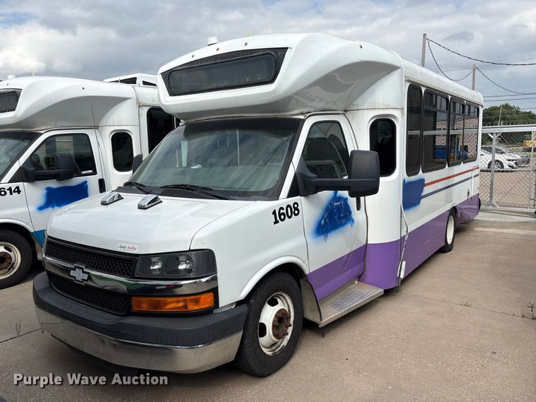 2016 Chevrolet Express Shuttle Bus - photo 1