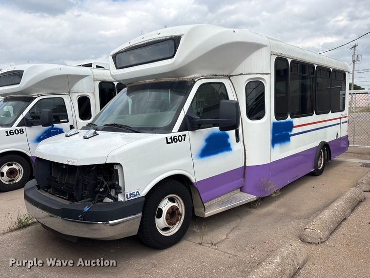 2016 Chevrolet Express Shuttle Bus - photo 1