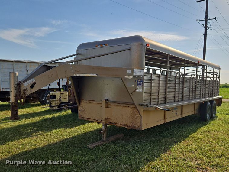 2002 Gooseneck Livestock Trailer - photo 1