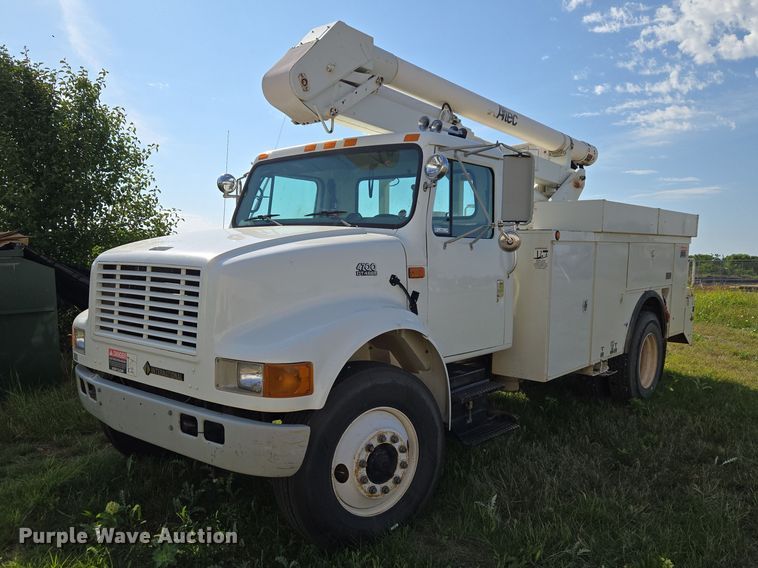 2001 International 4700 Bucket Truck - photo 1