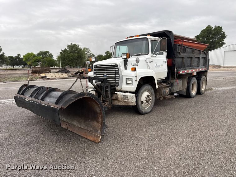 1989 Ford LNT8000 Dump Truck - photo 1