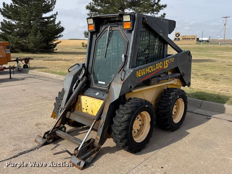 2003 New Holland LS170 Skid Steer Loader - photo 1