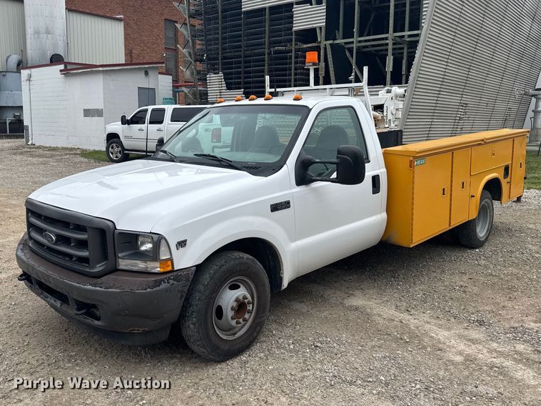 2002 Ford F350 Super Duty Utility Bed Pickup Truck - photo 1