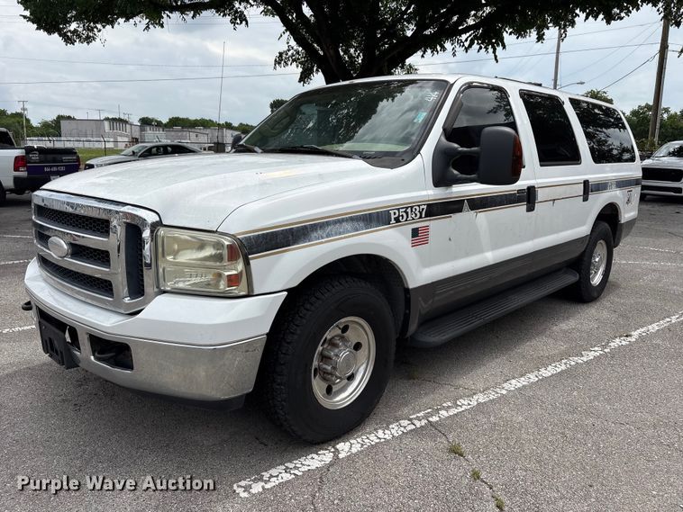 2005 Ford Excursion SUV - photo 1