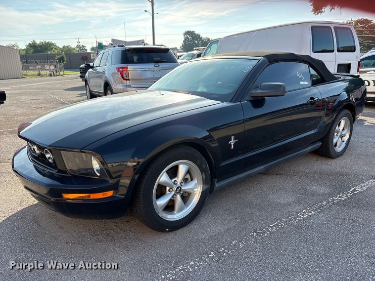 2008 Ford Mustang Convertible - photo 1