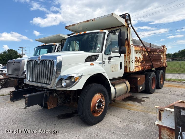 2011 International 7400 Dump Truck - photo 1