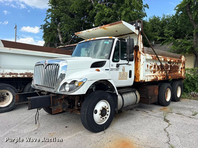 2011 International 7400 Dump Truck - photo 1