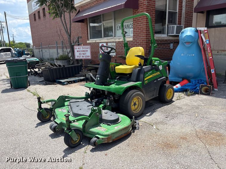 2017 John Deere 1550 Lawn Mower - photo 1