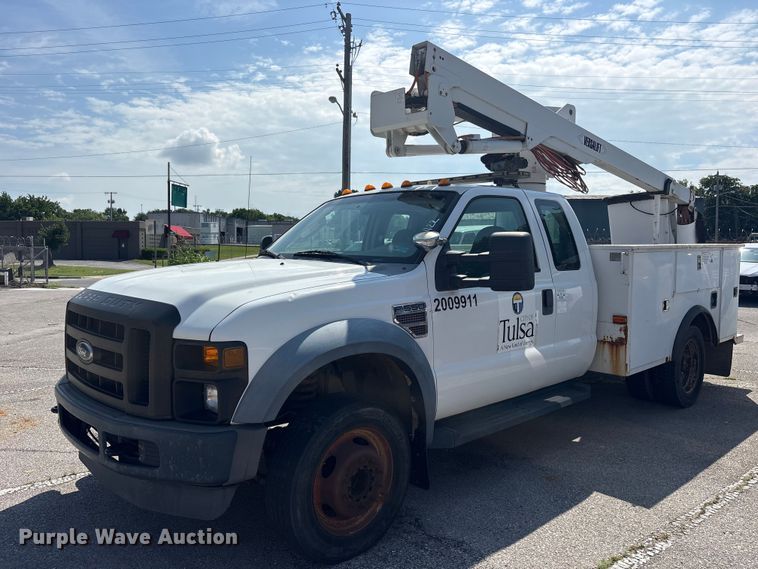 2009 Ford F550 Bucket Truck - photo 1