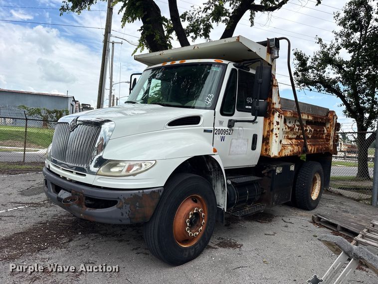 2009 International DuraStar 4400 Dump Truck - photo 1