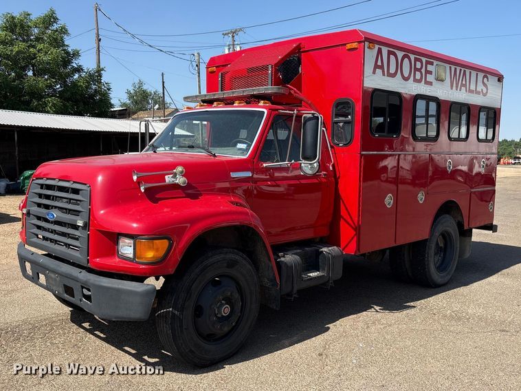 1996 Ford F800 Bus - photo 1