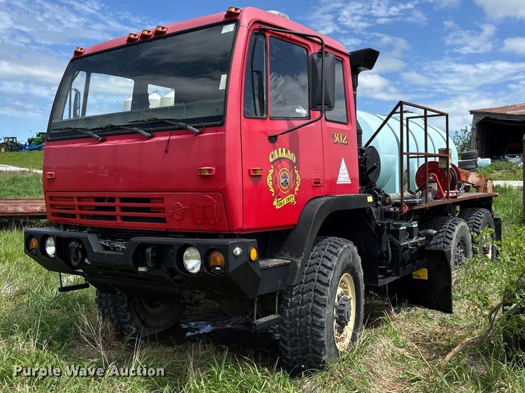 1998 Stewart & Stevenson M-1090 Brush Fire Truck - photo 1
