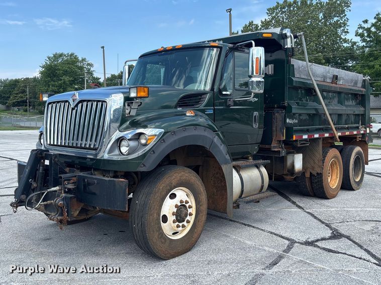 2013 International WorkStar 7600 Dump Truck - photo 1